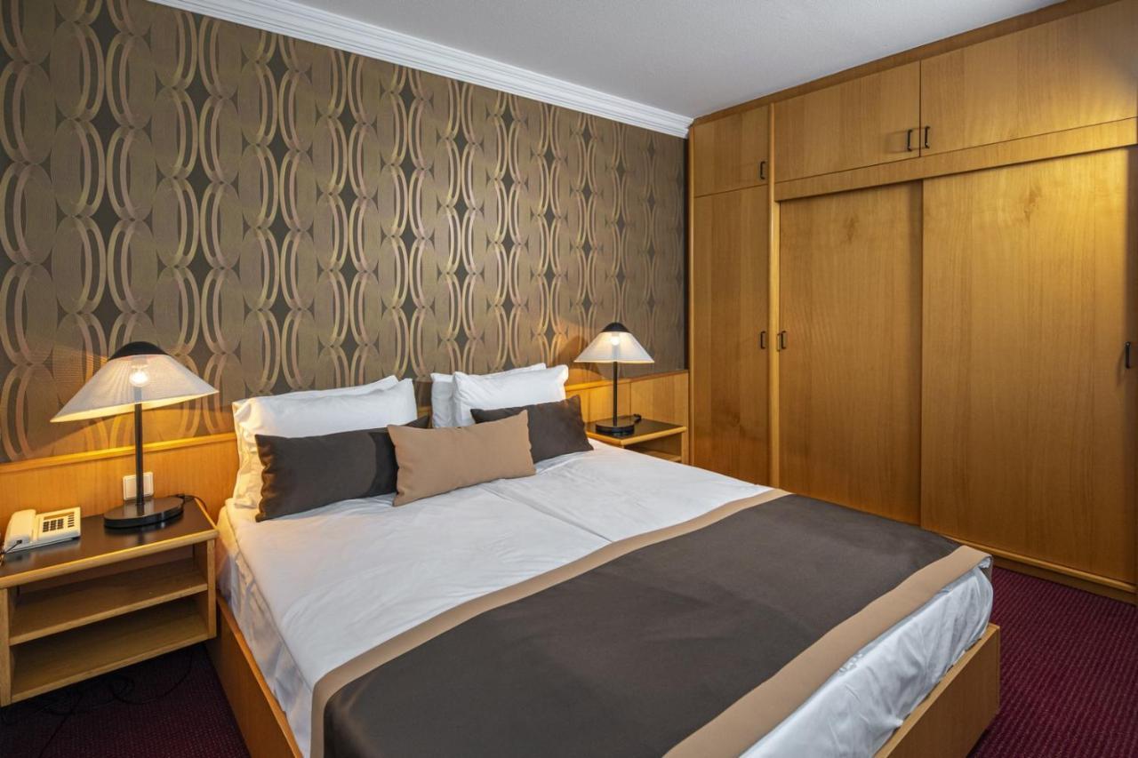 Club Hotel